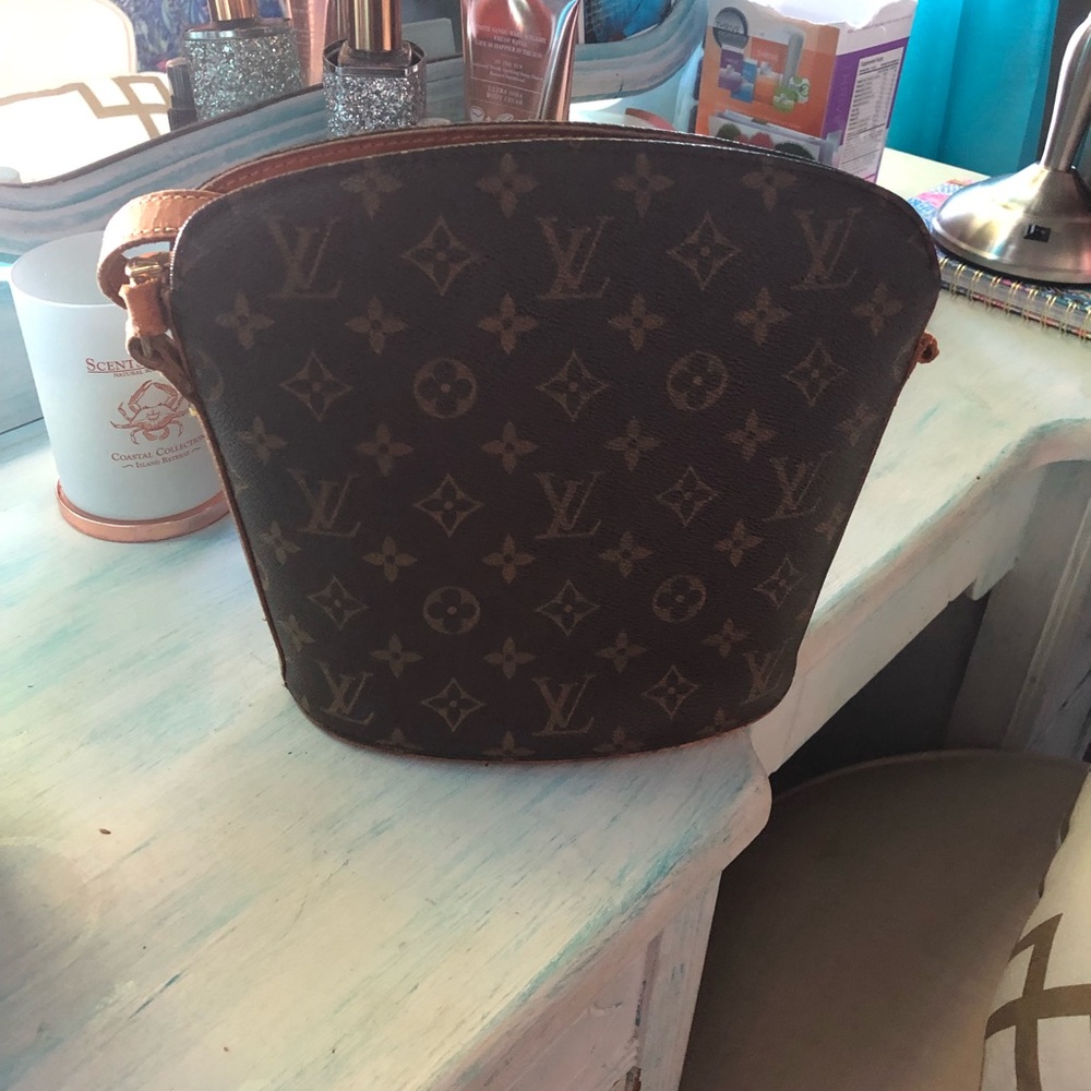 AUTHENTIC Louis Vuitton drouot crossbody bag